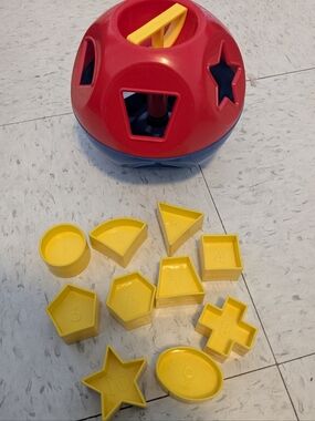 Tupperware Shape Sorting Ball Toy - Blue and Red